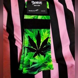 NWT Spencer's Flower Leaf Men's Crew Socks Shoe Size 8-12